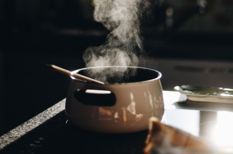 Cooking pot on hob