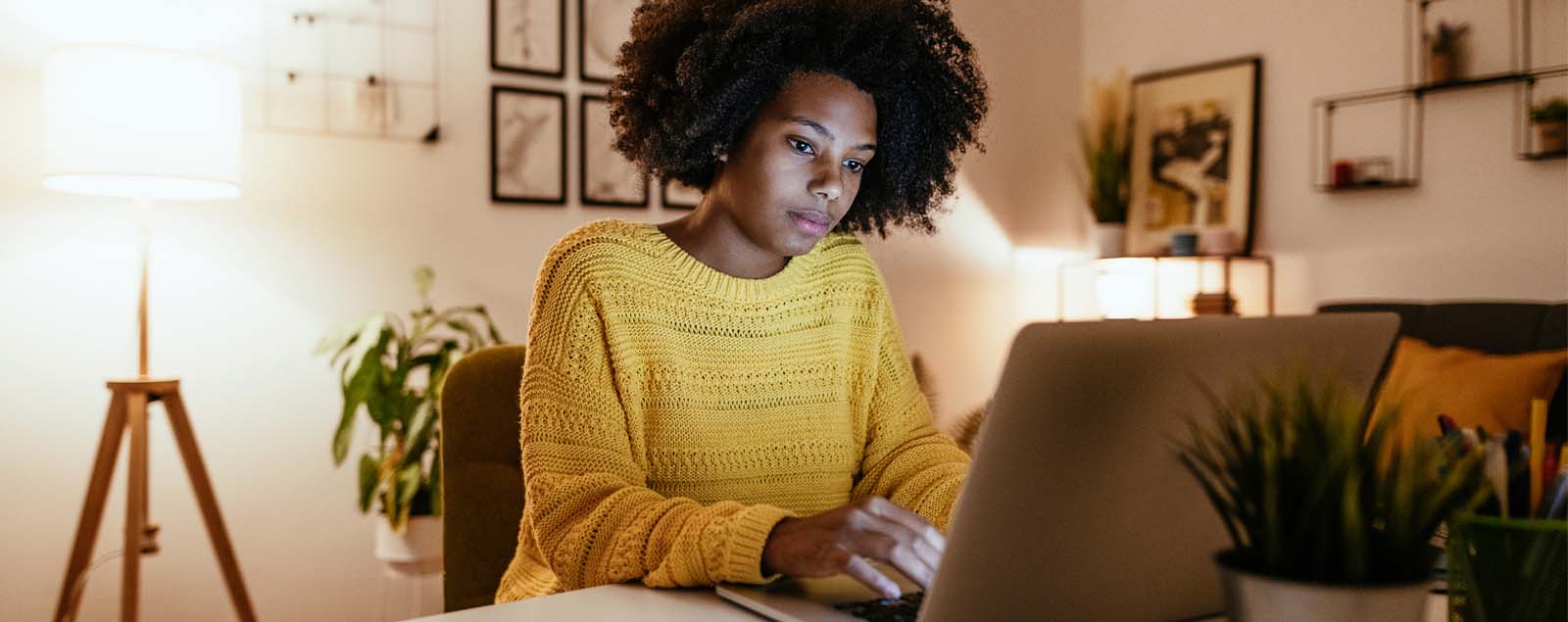 Lady on laptop