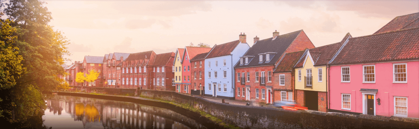 Terrace houses by the water